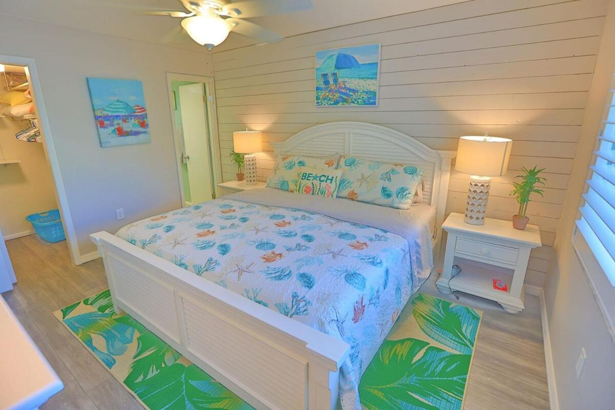 Updated Condo With Pool, Walk To Crescent Beach & Restaurants! Sarasota Exterior foto